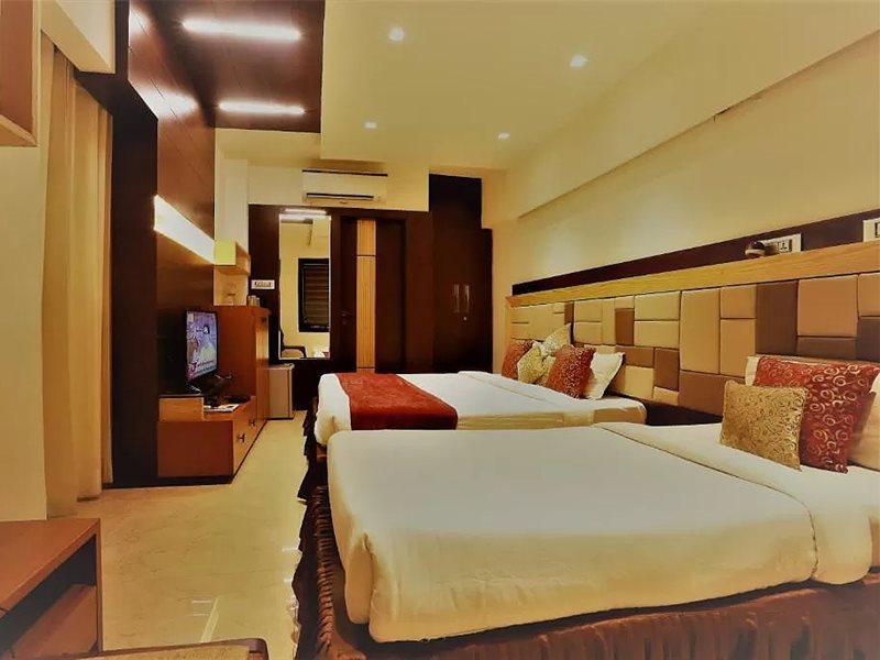 The Ashoka Hotel Индаур Экстерьер фото