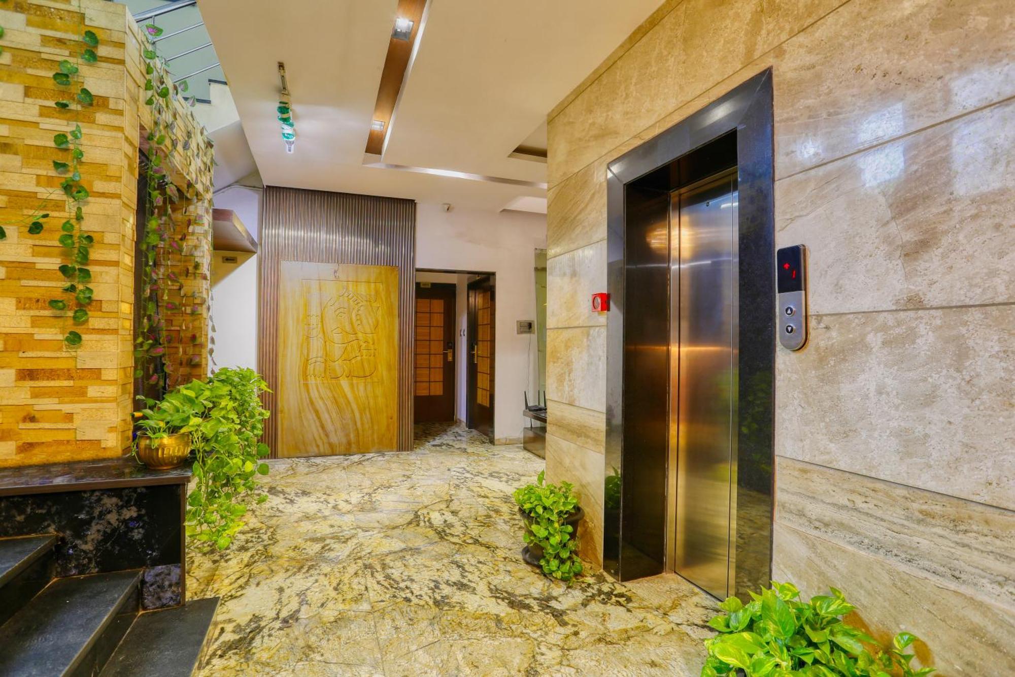 The Ashoka Hotel Индаур Экстерьер фото