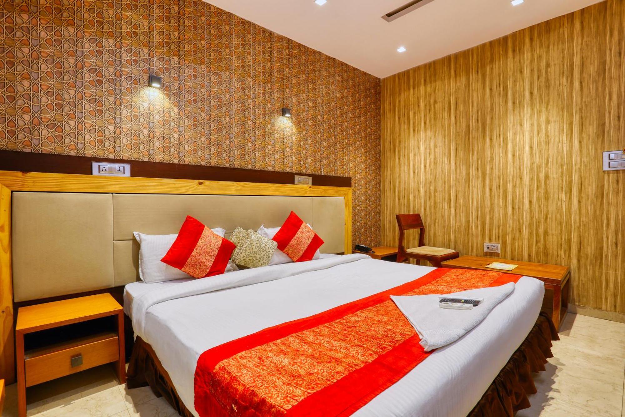 The Ashoka Hotel Индаур Экстерьер фото