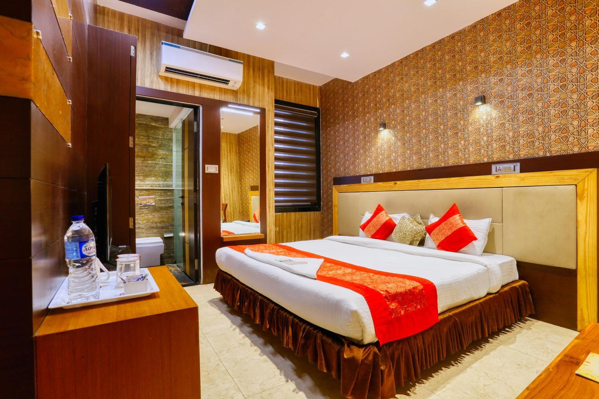 The Ashoka Hotel Индаур Экстерьер фото