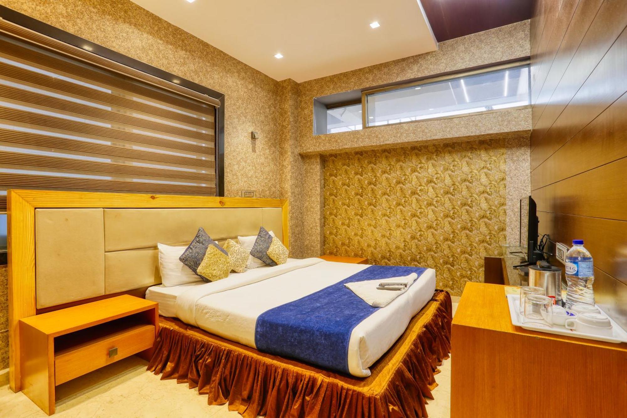 The Ashoka Hotel Индаур Экстерьер фото