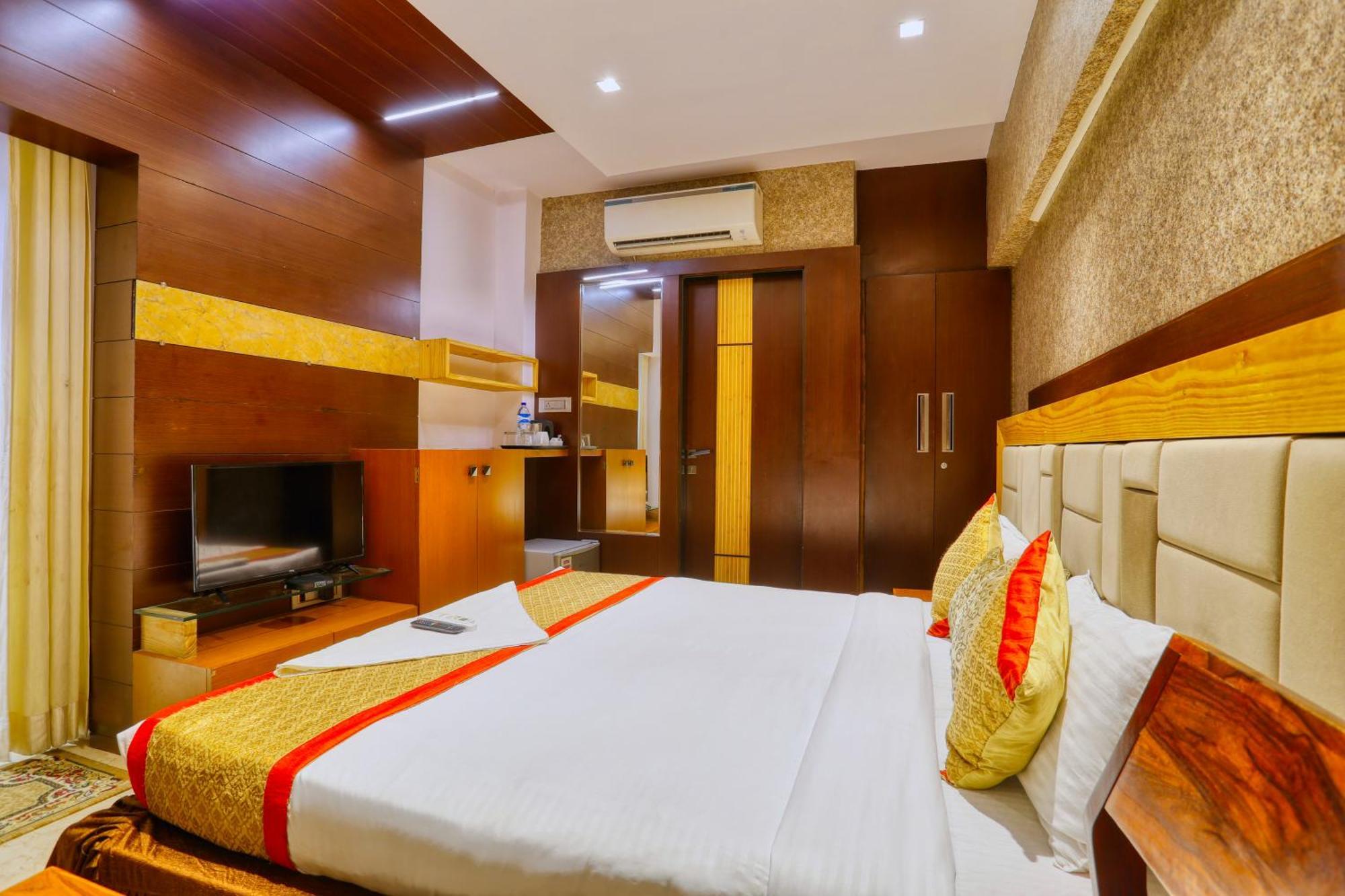 The Ashoka Hotel Индаур Экстерьер фото