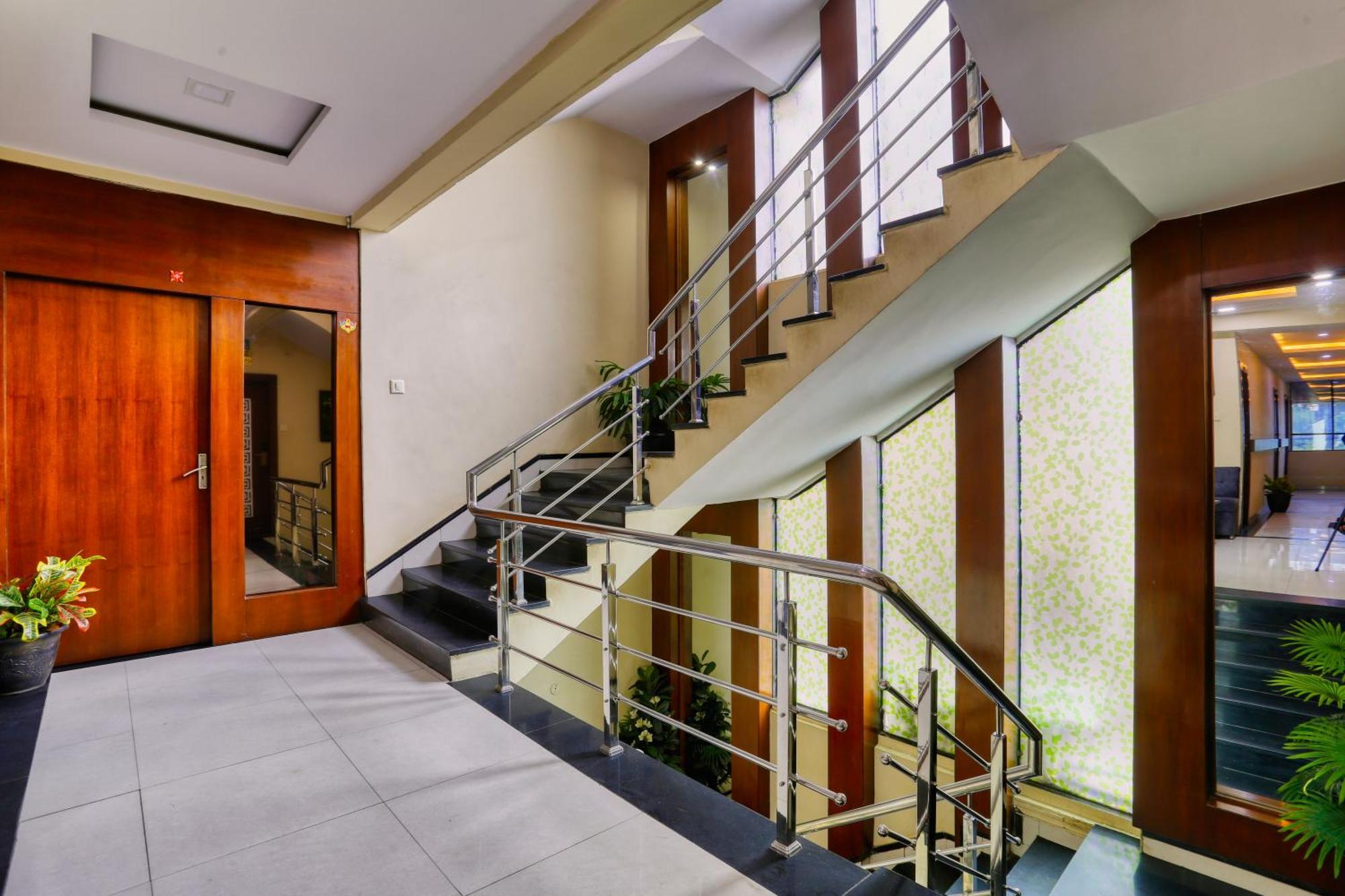 The Ashoka Hotel Индаур Экстерьер фото