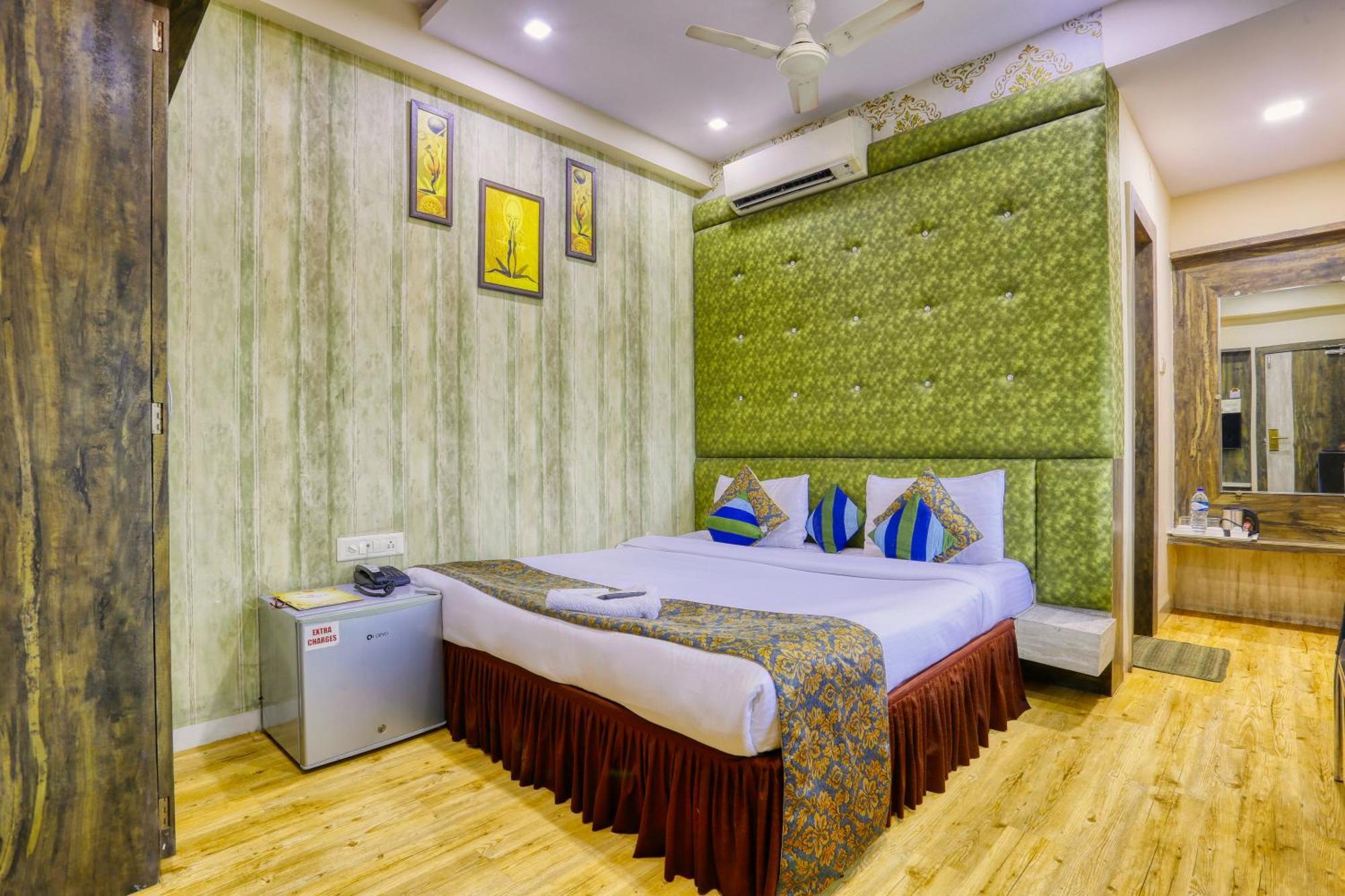 The Ashoka Hotel Индаур Экстерьер фото