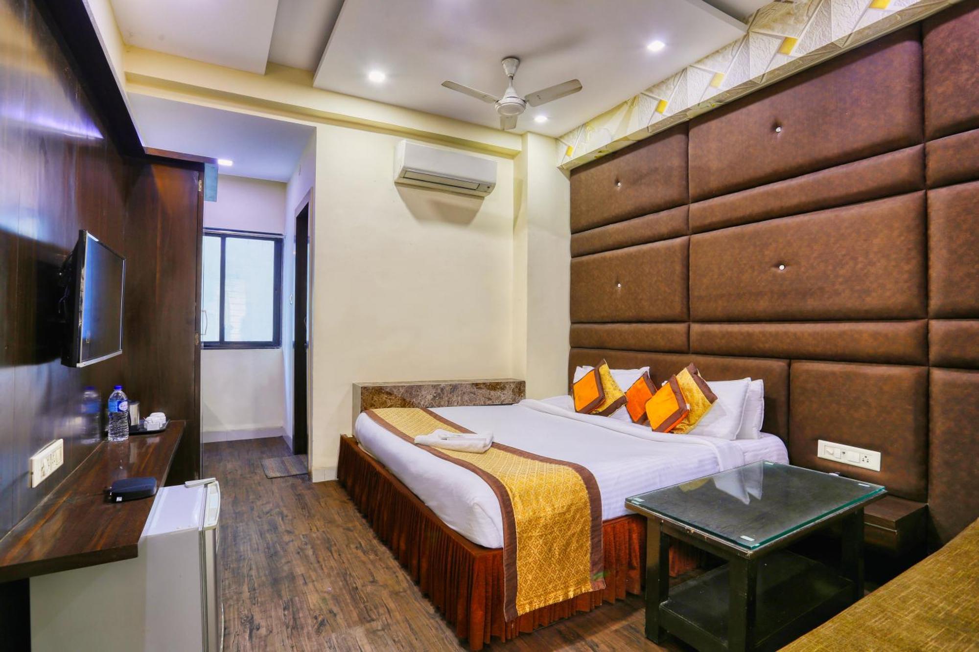 The Ashoka Hotel Индаур Экстерьер фото